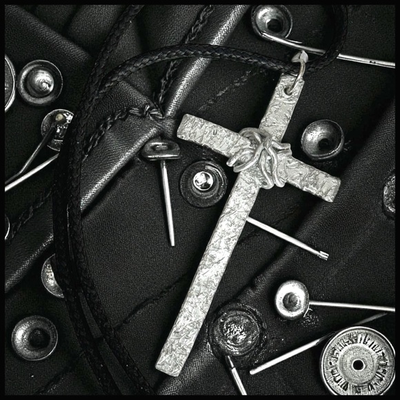 Alternative Jewelry - 5 For $25💫Alternative Silver Aluminum Cross Pendant Necklace